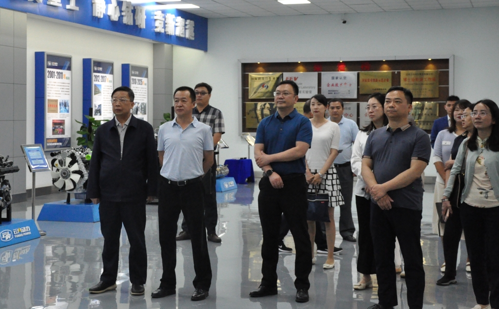 昆明市国资委党组书记王磊一行到云南立博Ladbrokes动力集团有限公司发展调研