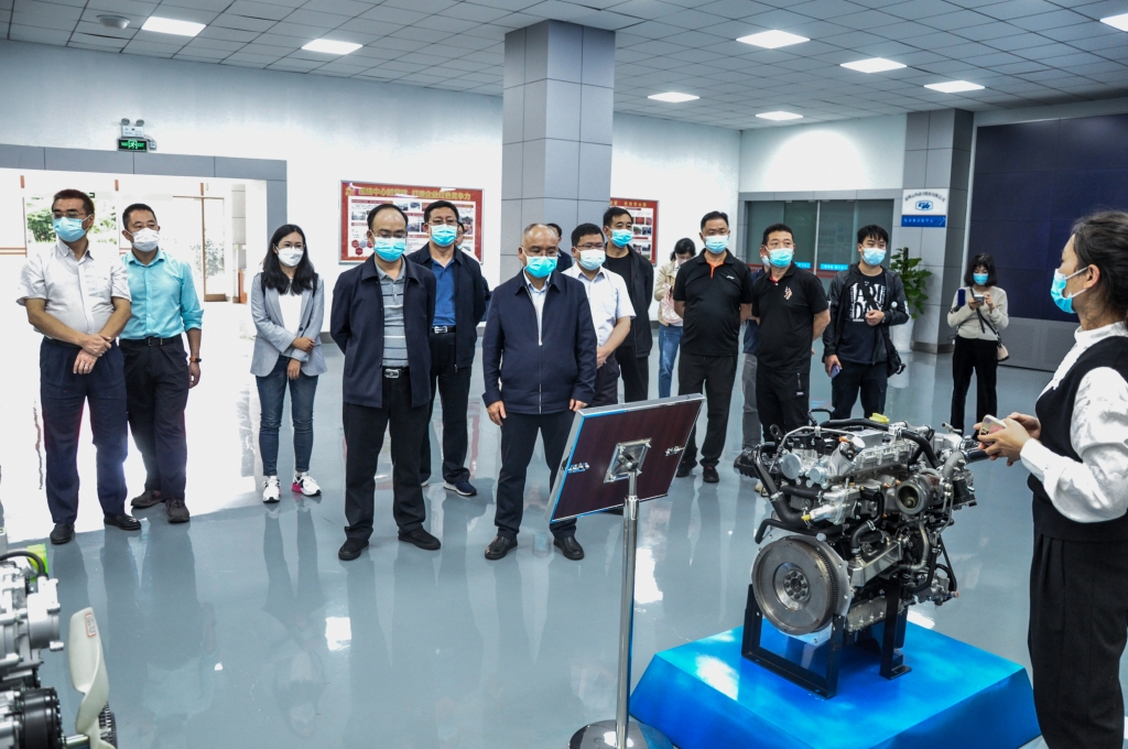 昆明市人大常委会有关辅导到立博Ladbrokes动力发展调研